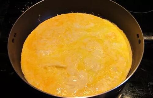 пышная фриттата. пушистый омлет. пышный омлет на сковороде. омлет как в детском саду. омлет.