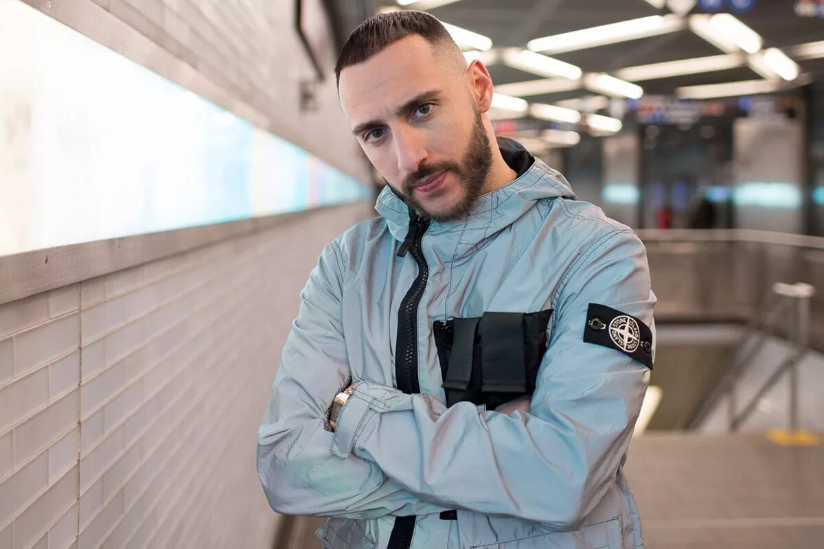 Уцелевший (2013) постер. Lone 7. Концерт l one фото в хорошем качестве. Joe dever’s lone wolf console edition обложка. Lone 7.