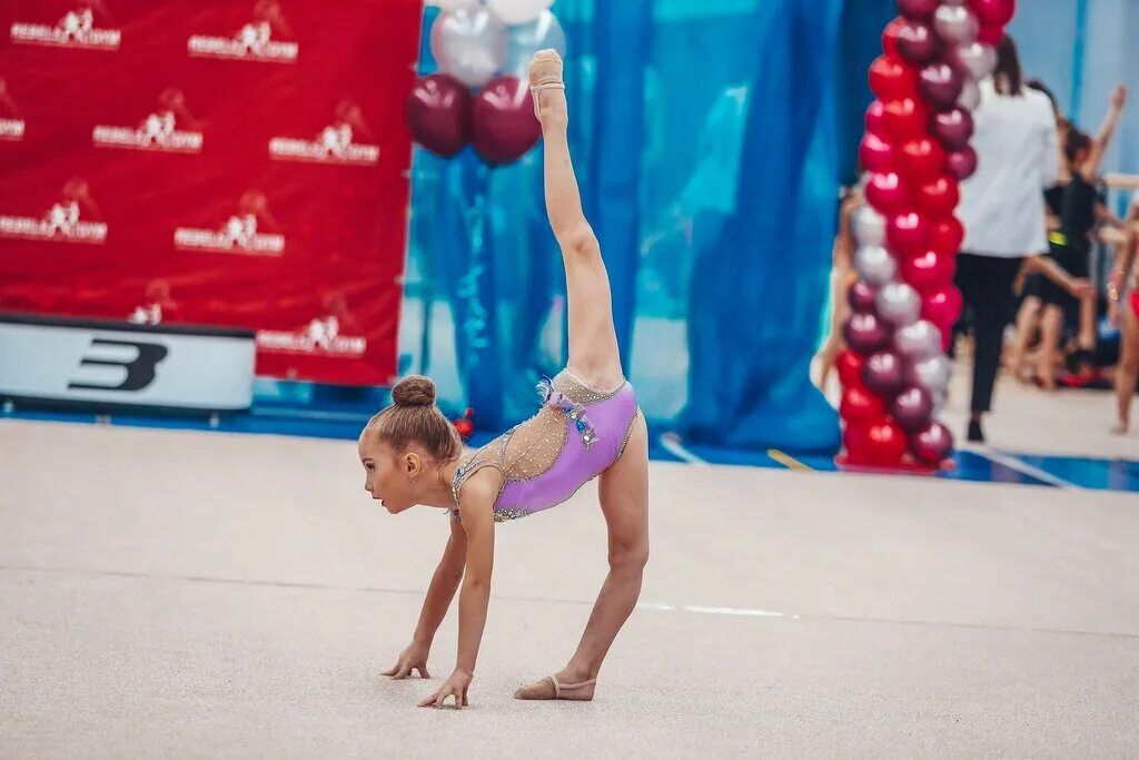 спортивный клуб по художественной гимнастике. центр гимнастики ирины винер. гимнастика пируэт форма для занятии. спортивный клуб по художественной гимнастике. грейс цхг москва.