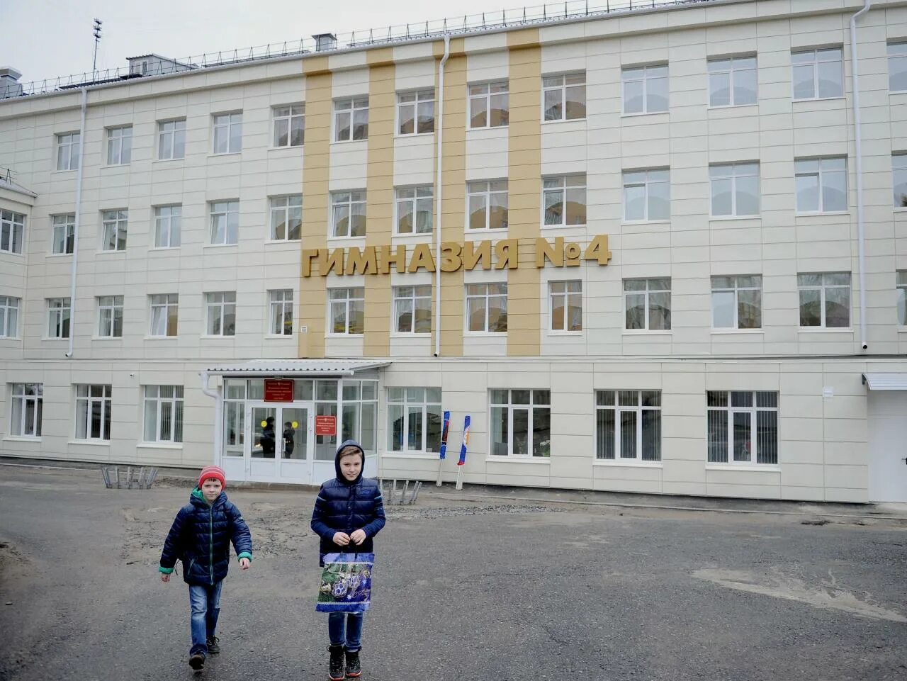 Школа 4 курск. Мбоу гимназия №4. Гимназия 63 курск клыкова. Выпускной гимназия 25 курск. Курск школа гимназия.