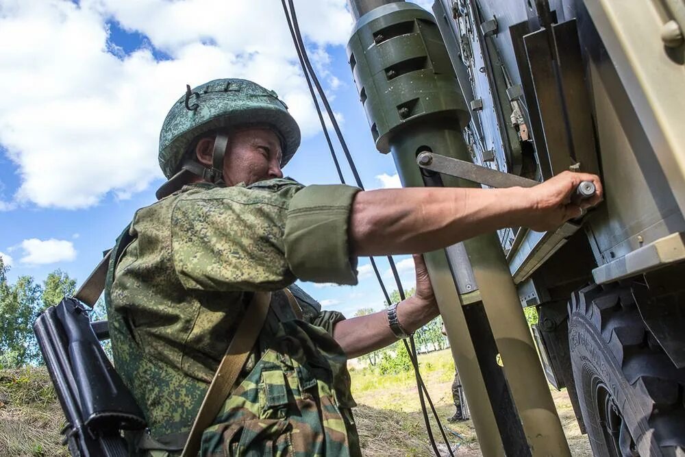 История военной связи. Солдат Связист. Военный радист. Военная связь. Войска связи.