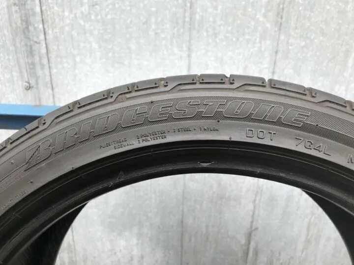 Летняя резина 17 размер. Потенза Бриджстоун r17. Bridgestone re050a Treadwear. 205/45 R17. Резина 205 45 r17.