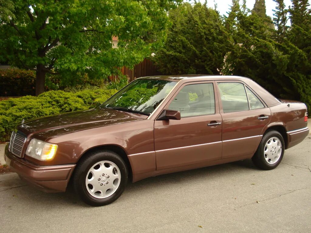 Mercedes w14. Мерседес Бенц w124. Мерседес-Бенц w124 e230. Mercedes-Benz w124 230. Mercedes Benz w124 седан.