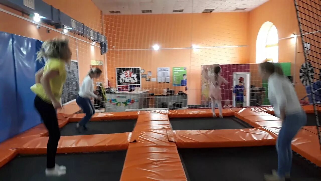 Крылья батутный центр дзержинск. Батутный центр крылья черногорск. батутный центр небо черногорск. батутный центр в черногорске. батутный центр черногорск луначарский.