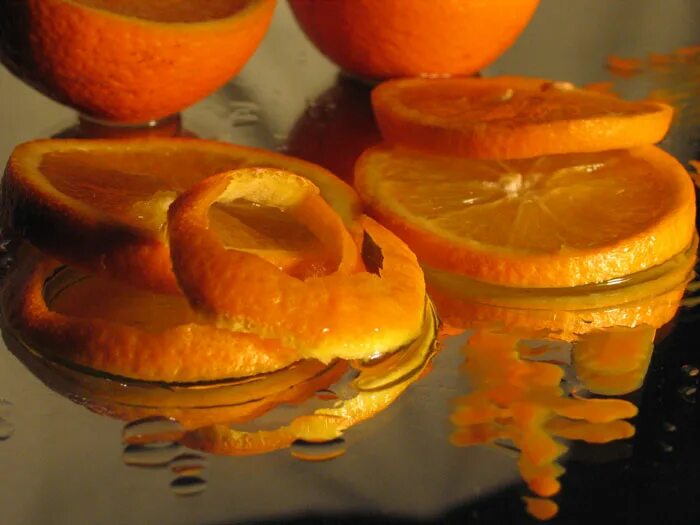 Сок апельсиновой цедры. Натюрморт с апельсинами. Апельсиновая кожура. Апельсиновое настроение. Натюрморт из цитрусовых.