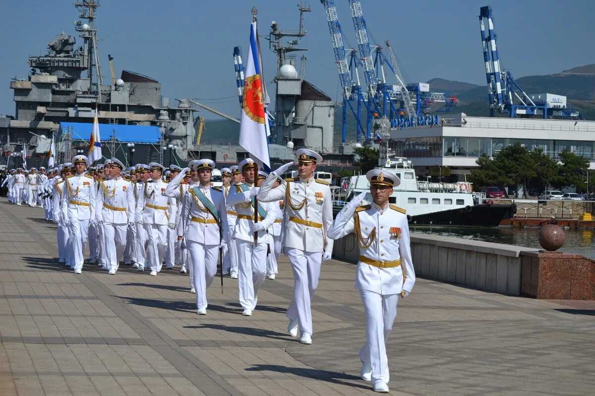 Парад в Новороссийске 2022 день ВМФ. Новороссийск парад военно морского флота. День ВМФ В Новороссийске 2022. Парад ВМФ В Новороссийске 2023. Парад флота