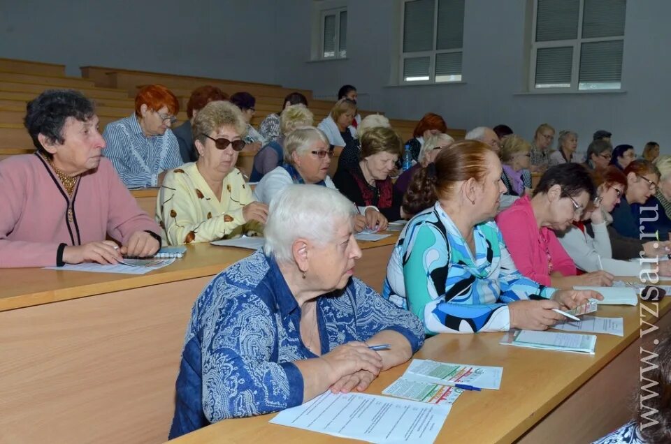 Работа для пенсионеров в старом осколе. Клубы для пенсионеров в саратове.