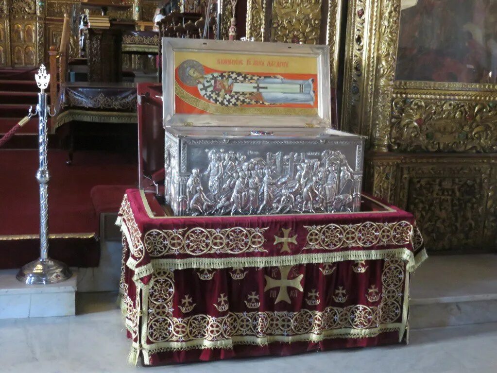 Храм святого лазаря в ларнаке. Могила святого лазаря на кипре. Киккский монастырь мощи святых. Музей монастырь киккос. Церковь святого киприана кипр.