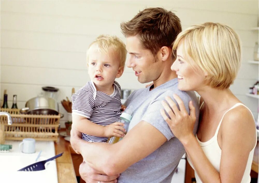 родители и дети. современная семья. воспитание ребенка с овз в семье. любовь родителей к детям. хорошие отношения в семье.