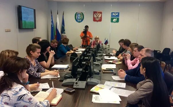 Ивс нижневартовского района. Мвд покачи. Мо нижневартовский. Сотрудник полиции. Районная полиция нижневартовский район.