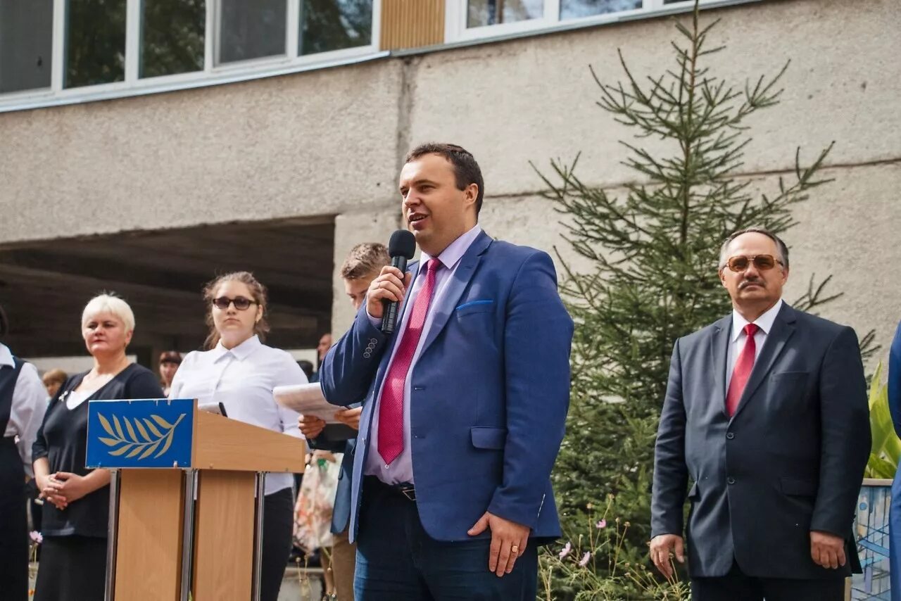 Директора школы железногорска. Директора школы железногорска. Школа 100 железногорск красноярский край. Карташов железногорск красноярский. Гимназия 96 железногорск красноярский край.