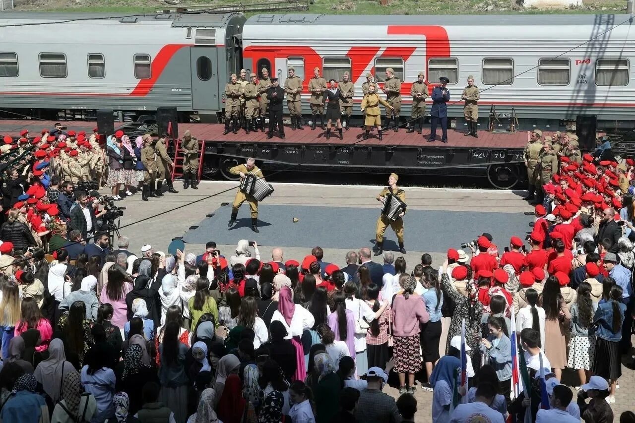 Поезд эшелон Победы 2022. Ретро поезд победа. Ретро поезд СКЖД 2022. Поезд Победы Новороссийск 2023.