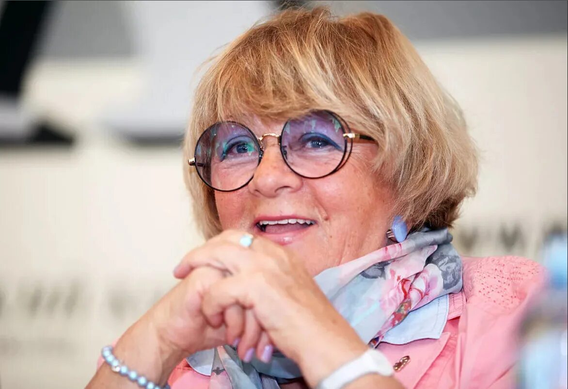 алла сурикова фото. кинорежиссер алла сурикова. алла сурикова сейчас. режиссер сурикова. алла сурикова ералаш.