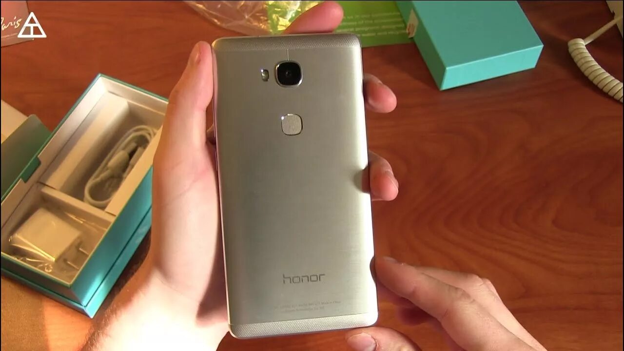 Honor r2 обзоры. Хонор 5х Герц. Хонор 200. Хонор 5. Хонор 5 оранжекоричневый.