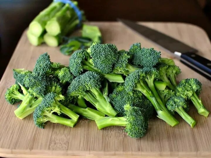 брокколи. стебли употребляемые в пищу. чем полезен сельдерей черешковый. стеблевой сельдерей зеленый. чем полезен сельдерей.