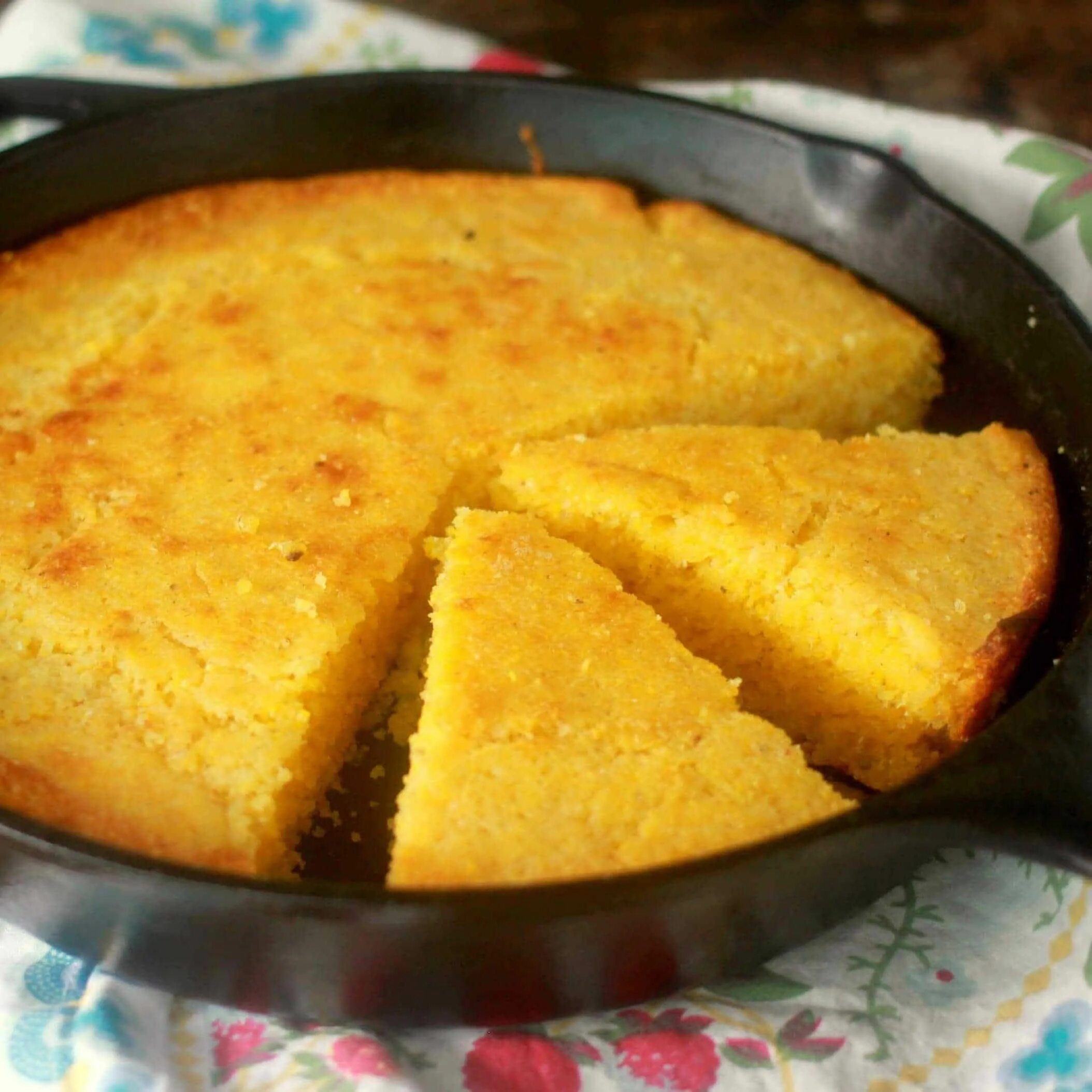 Муки рецепт с фото. Блюда из кукурузной муки. Что приготовить из кукурузной муки. Выпечка с кукурузной мукой. Мучари из кукурузной муки.