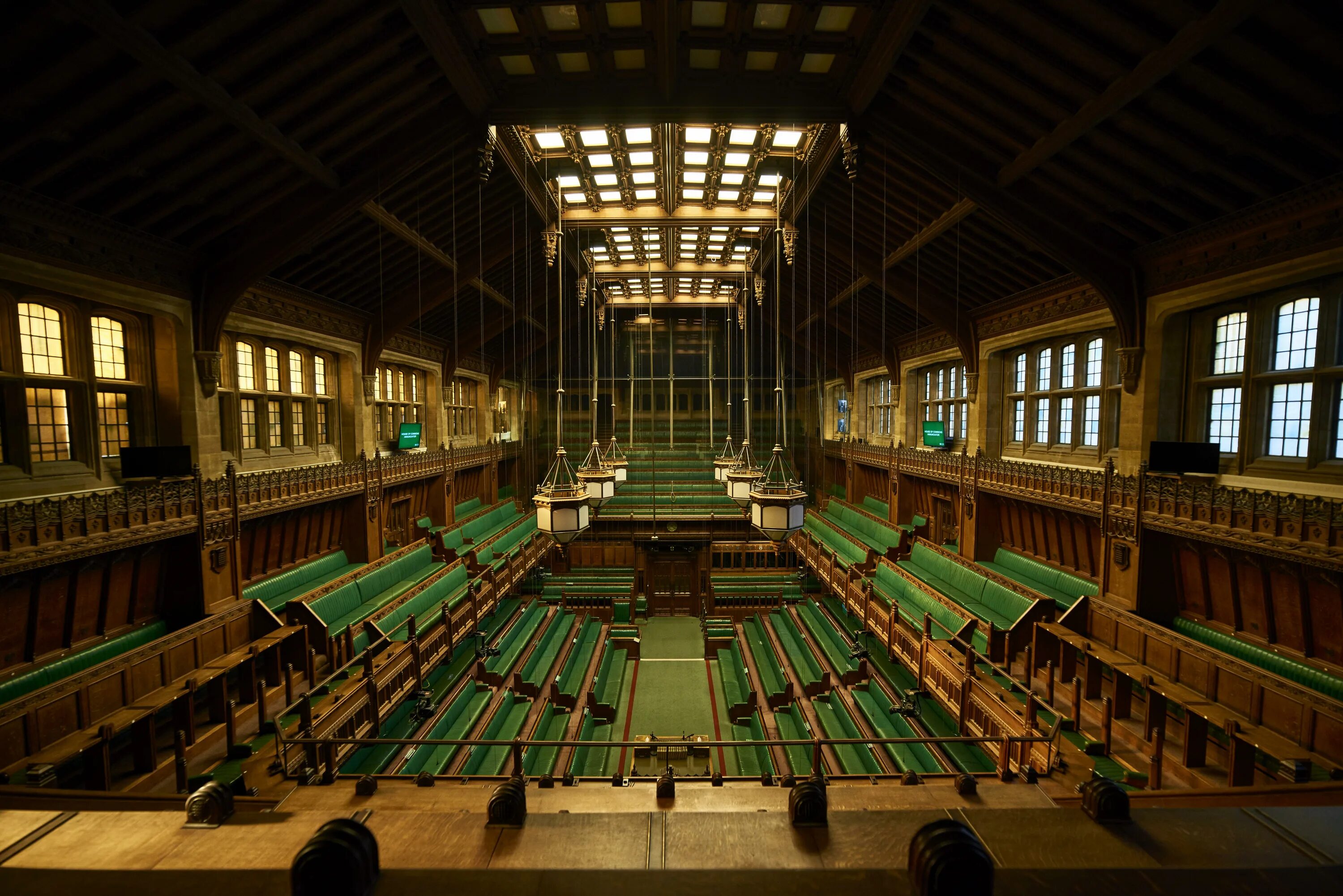 The commons uk. Зал заседаний палаты общин вестминстерский дворец. палаты общин (house of commons). зал палаты общин великобритании. палата общин великобритании здание.