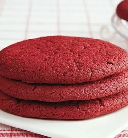 Red cookies. Red Velvet cookie. Печенье кукис ред вельвет. Ред вельвет печеньки. Красное бархатное печенье.