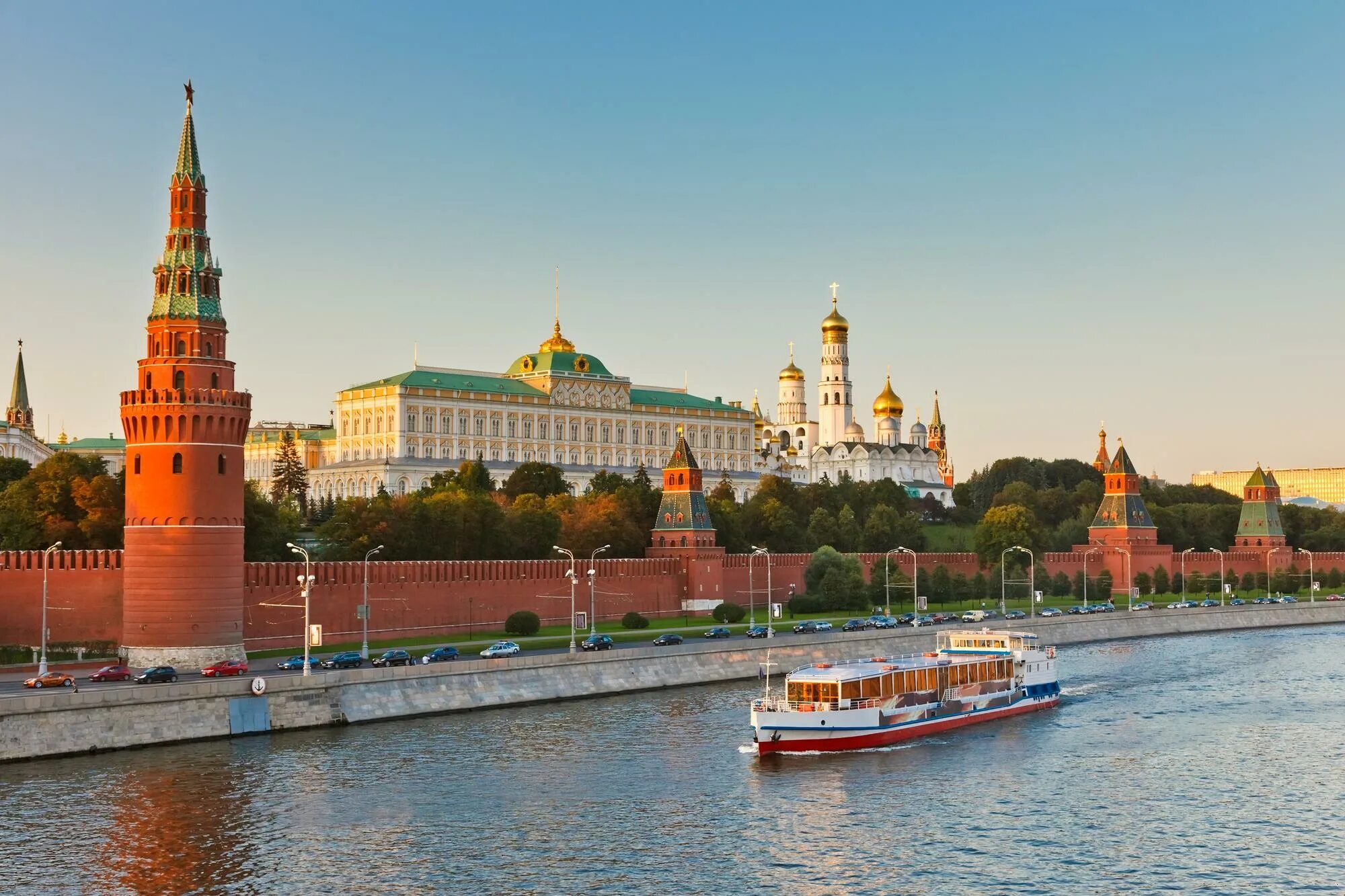 Кремль Москва. Московский Кремль Moscow Kremlin. Вид на Кремль с Москва реки. Кремль со стороны Москвы реки.