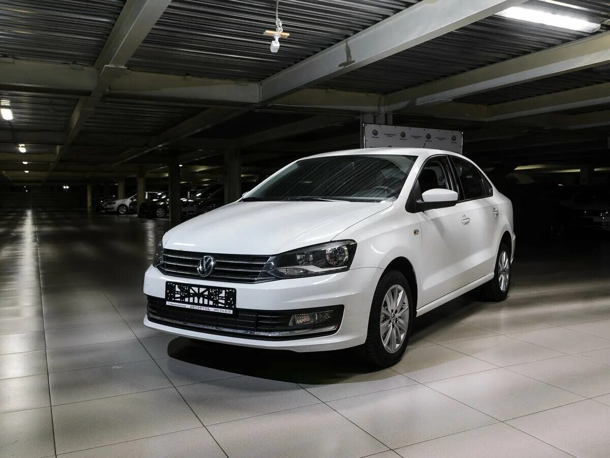 Купить поло седан спб. Volkswagen Polo 2018 белый. Фольксваген поло 2018 седан белый. Фольксваген поло 2021 седан белая. Volkswagen Polo sedan белый.