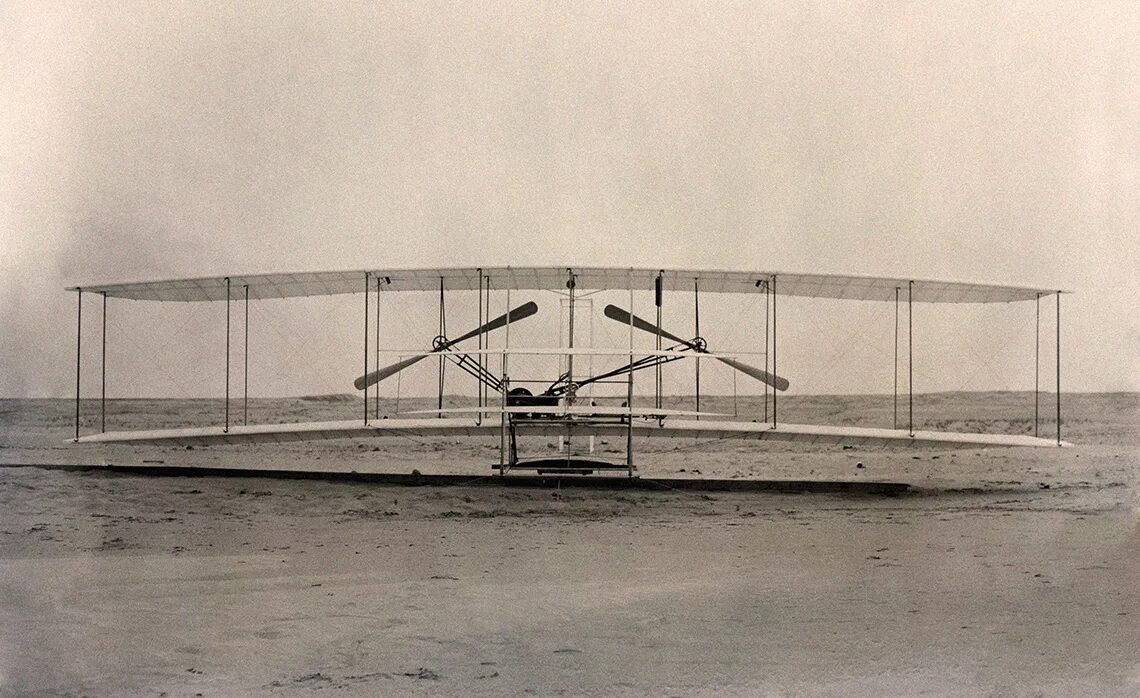 Братьев райт 1. Флайер 1 братьев Райт. Самолет братьев Райт 1903. Братья Райт первый самолет. Самолет братьев Райт флайер 1.