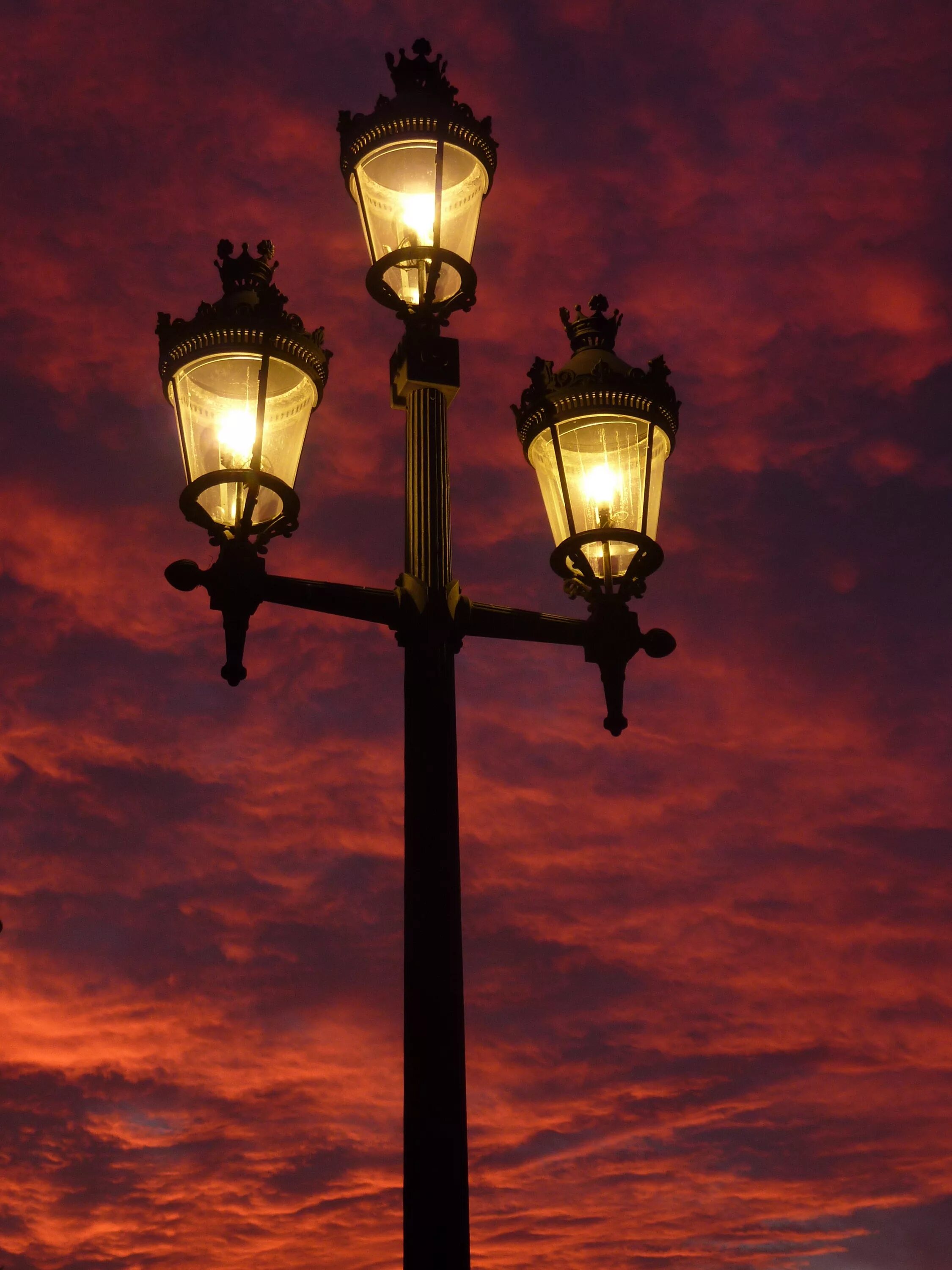 Ночные фонари купить. «Уличный свет» (Streetlight, 1997). Красивые фонари. Фонарь ночью. Красивый уличный фонарь.