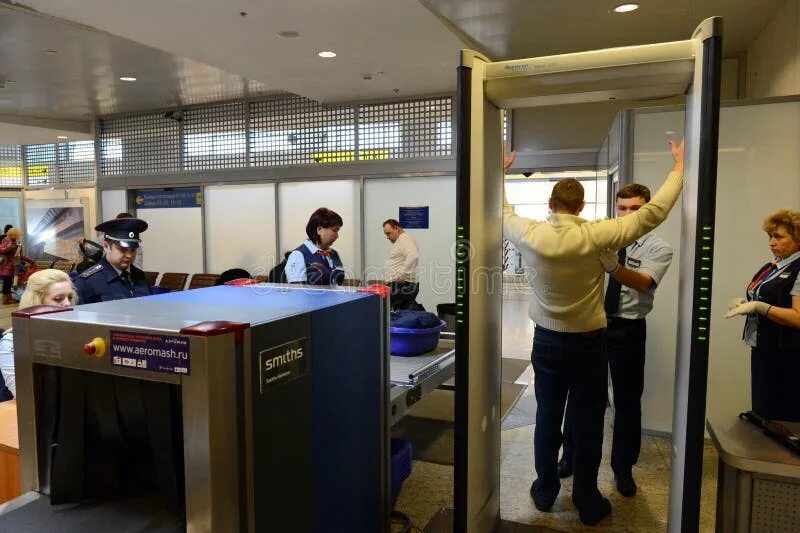 Досмотр в шереметьево. Пункт досмотра шереметьево. шереметьево зона досмотра. зона досмотра в аэропорту шереметьево. шереметьево досмотр пассажиров.