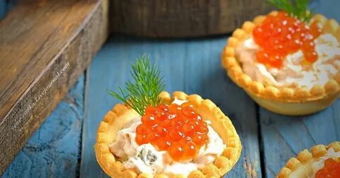 Тарталетки с икрой огурцом
