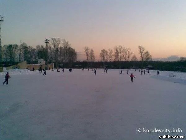 Каток металлист королев. Каток металлист королев. Каток в королеве на стадионе вымпел. Каток ржд арена. Стадион вымпел королев.