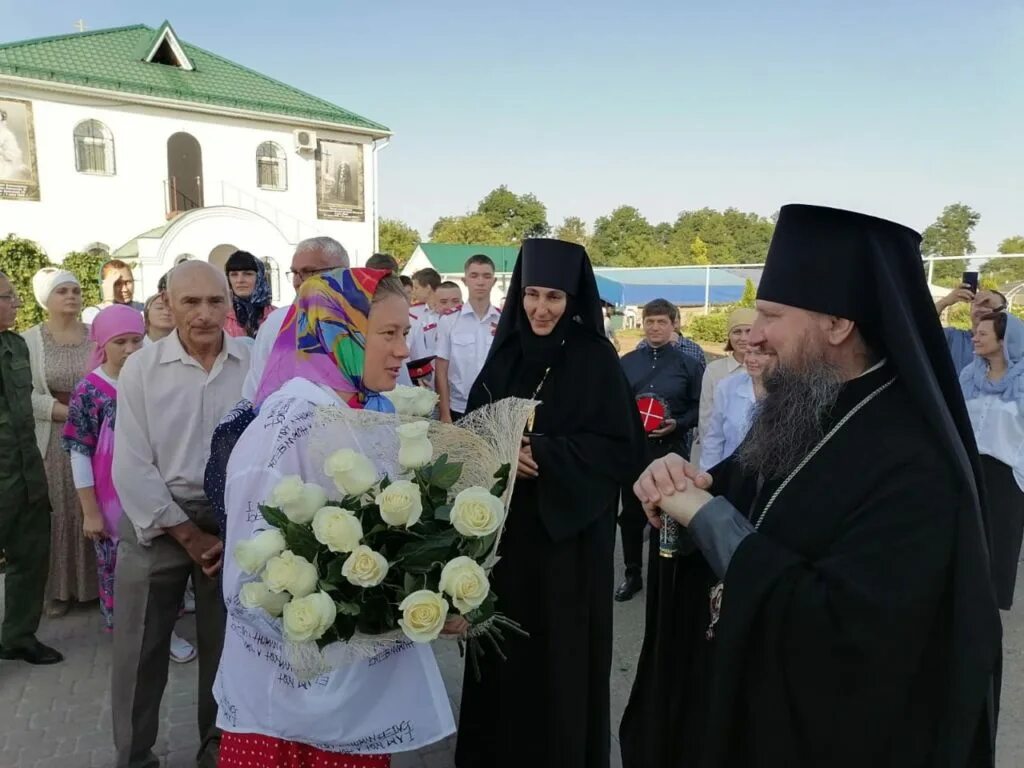 Тимашевск духов монастырь. Марие-Магдалинский женский монастырь станица Роговская. Женский монастырь станица Роговская игумения. Свято-духов монастырь Тимашевск. Тимашевск монастырь мужской Свято-духов отец.