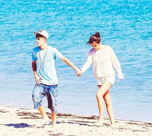 Мама с бойфрендом. Justin Bieber and selena Gomez in the Sea.