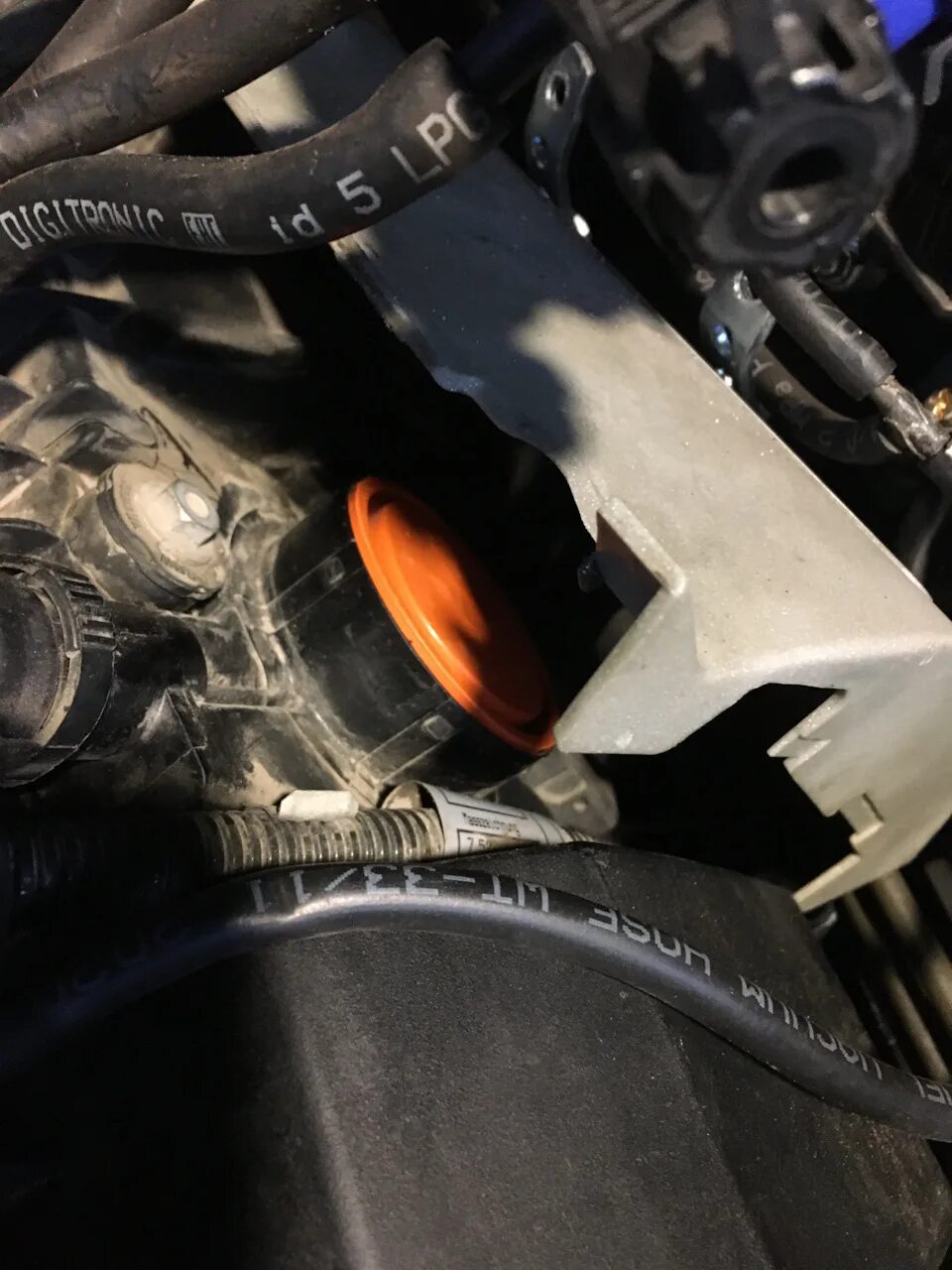 Клапан вентиляции картерных газов бмв 5. Квкг х5 е53. Квкг клапан бмв 3. 0 бензин. Квкг бмв х5 е53.