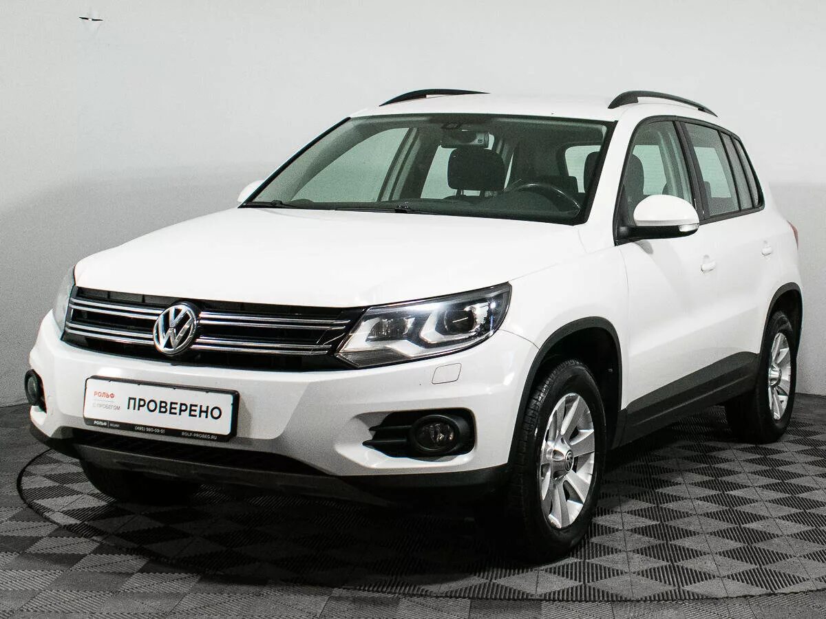 Машина volkswagen tiguan. Volkswagen Tiguan White. Volkswagen Tiguan белый. Volkswagen белый Тигуан. Фольксваген Тигуан 2013 белый.