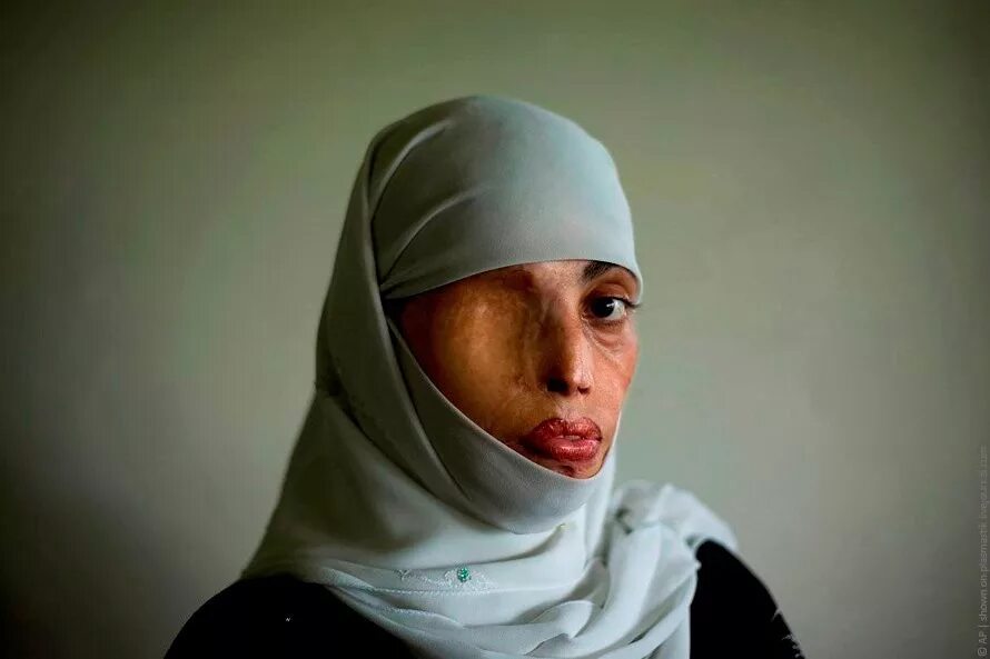 Мусульманские женщины. Страшная мусульманка. Женщина в Исламе. Арабские женщины страшные. Почему с покрытой головой
