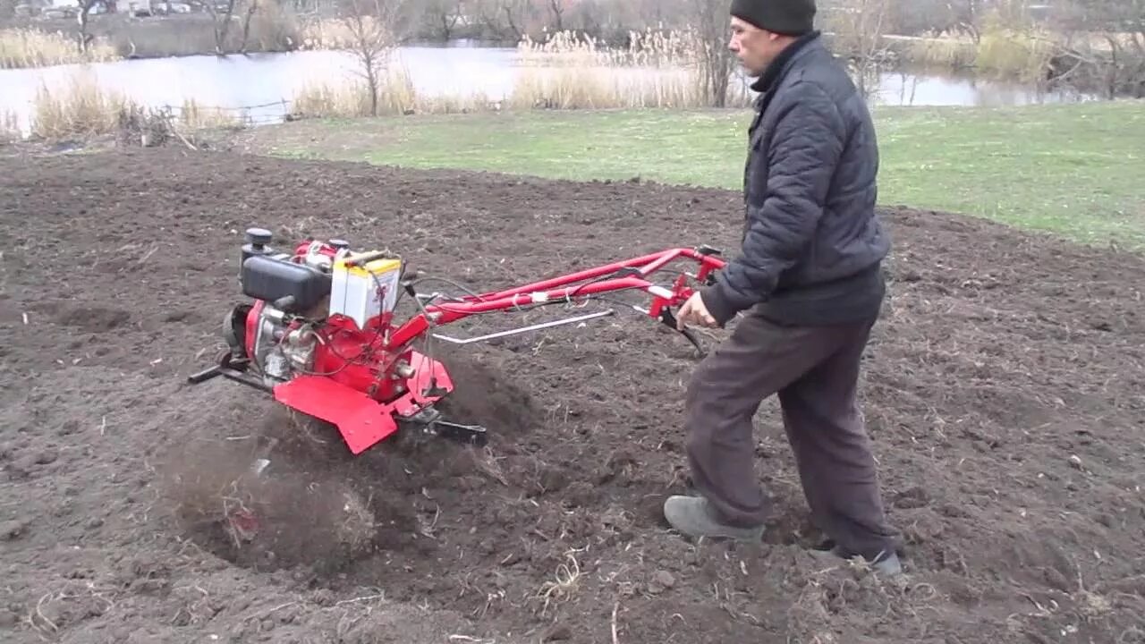 Пашу мотоблоком с фрезами видео. Культиватор Forte hsd1g-80b. Культиватор ЗУБР МТК-170. Мотоблок ЗУБР вспашка огорода. Вспашка земли мотоблоком ЗУБР.