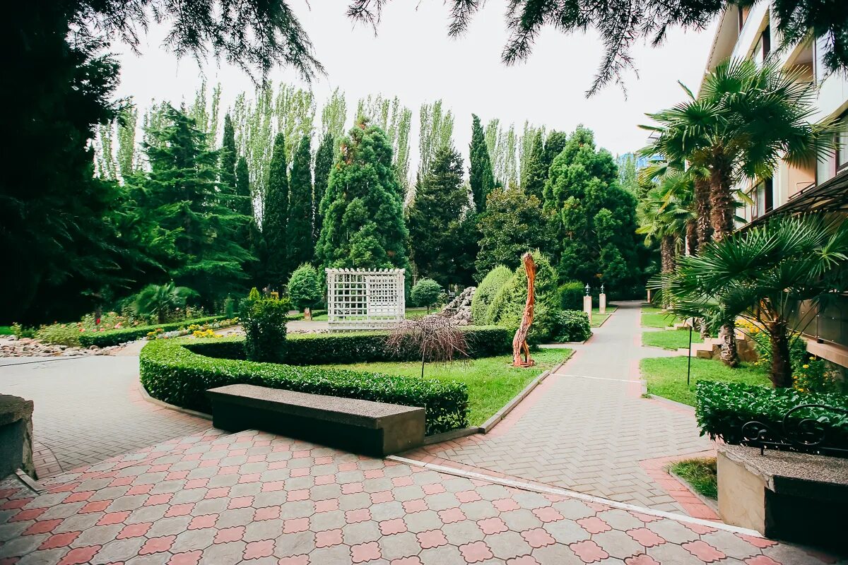 Пансионат в алуште сайт. Пансионат Демерджи Алушта. Санатории Демерджи г Алушта. Алушта Курортный парк. Санаторий "Демерджи 3*".