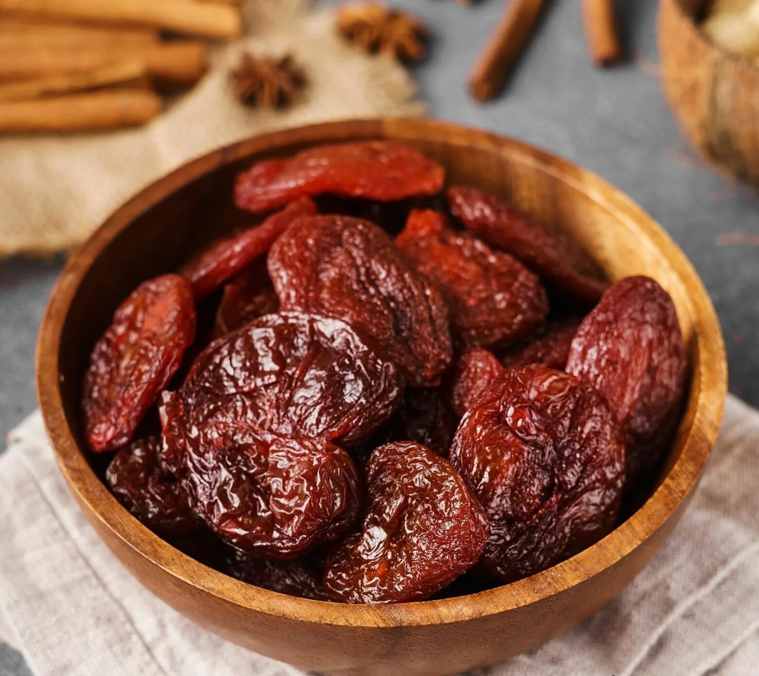 Армянский флаг с людьми. Армянский национальный костюм для девочки. Слива красная армения, 100 гр. Церковь сусурб ованес ереван. Абовян церковь сурб ованес.