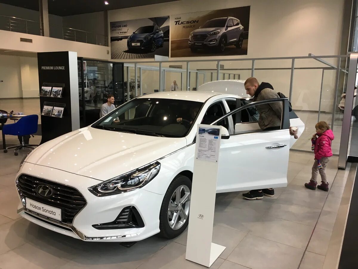 Hyundai Sonata avtosalon. Соната 2017 Фреш авто. Sonata 2022 дилер. Солярис купить новый у официального дилера москва