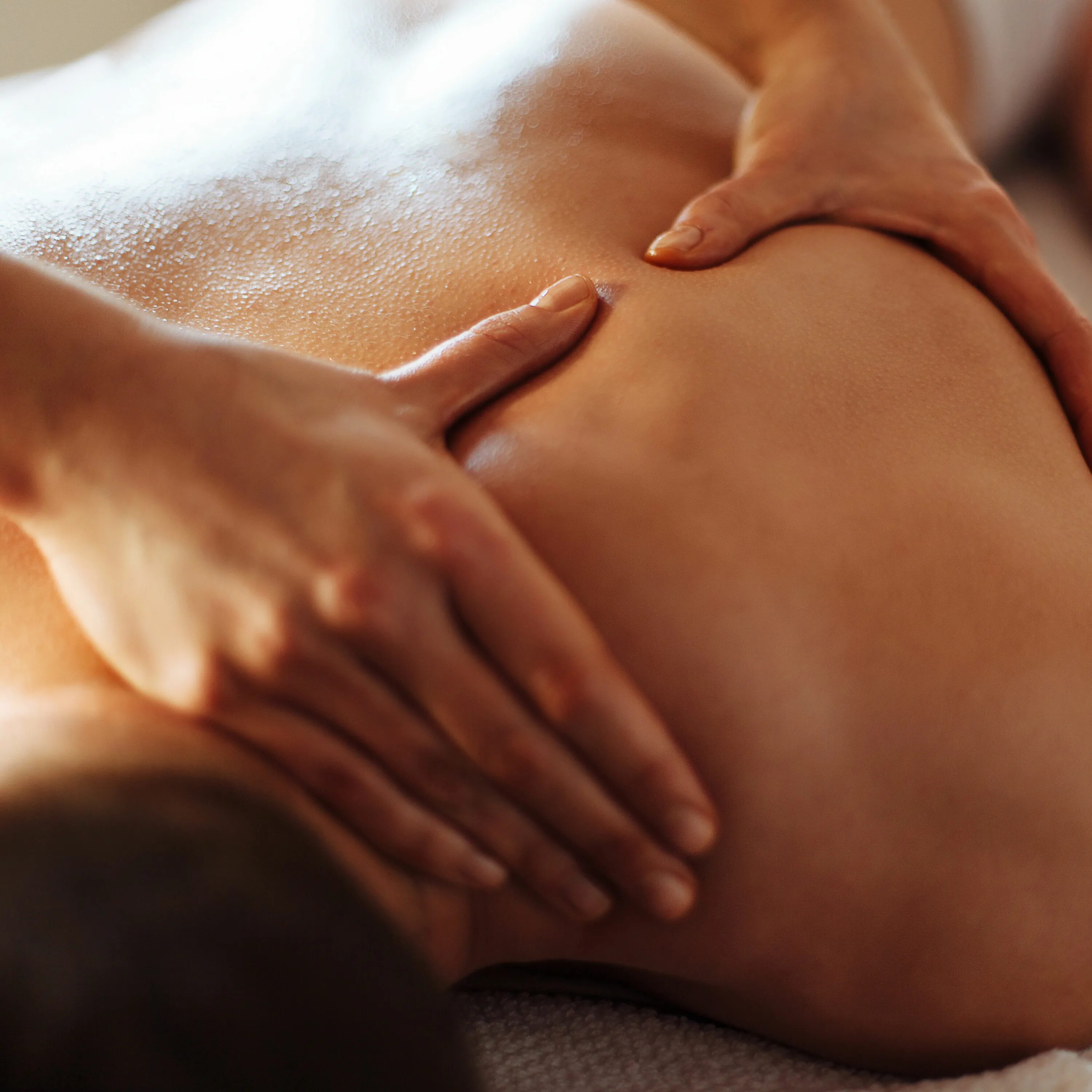 лимфодренажный массаж. тайский слим массаж. массаж поясницы и ягодиц. массаж поясницы и ягодиц. массаж спины.