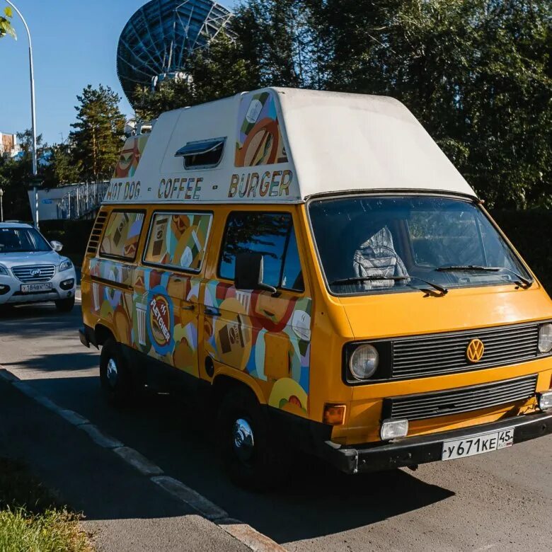 Фольксваген кемерово купить. VW t3 почтовик. VW Transporter 1980. Фольксваген Транспортер 1980. Фудтрак Фольксваген Транспортер.