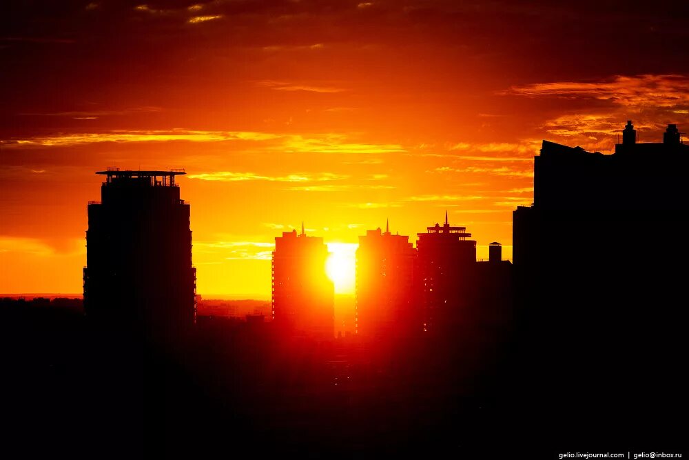 Поставь дом восходящего солнца. Закат Хабаровск. Город восходящего солнца. Рассвет в Хабаровске. Красивый закат Хабаровск.