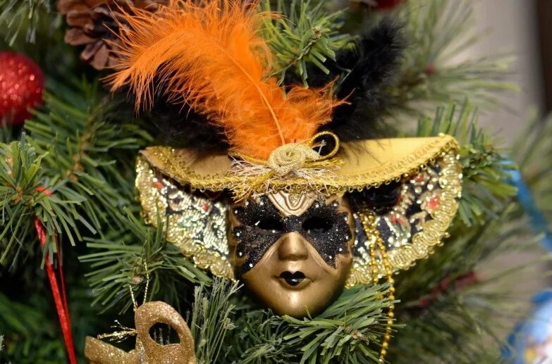 Маскарад елочная игрушка. Маскарад елочная игрушка. Новогодний костюм елочная игрушка для девочки. Костюм новогоднего шарика. Маскарад елочная игрушка.