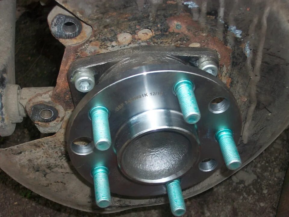 Задний ступичный подшипник - Ford Focus II Hatchback, 1,8 л, 2008 года своими ру