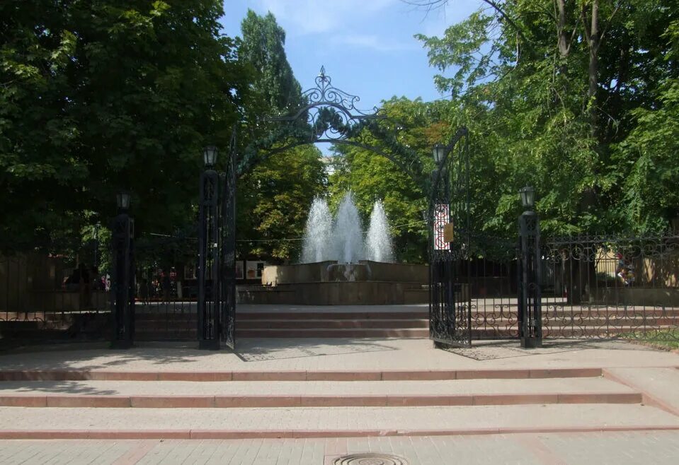 Ростов на дону парк. Парк г ростова на дону. Парка им. Парк г ростова на дону. Парк горького ростов.