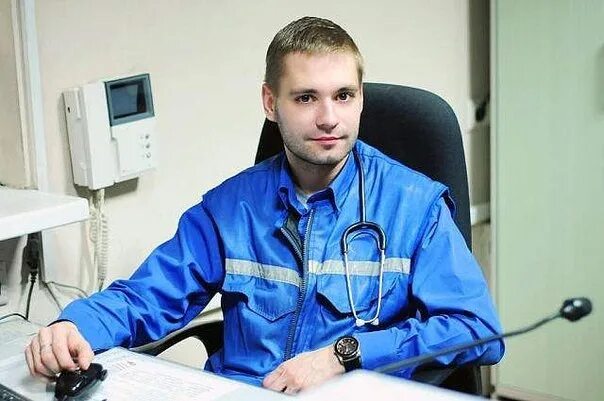 Фельдшер скорой медицинской помощи. Фельдшер мужчина. Фельдшер скорой помощи. Павел краличкин чебоксары. Фельдшер мужчина.