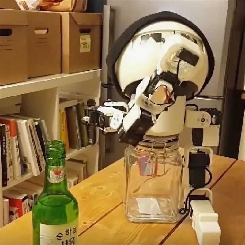 Надувной собутыльник. Робот собутыльник. Робот пьяница. Робот алкоголик. Робот собутыльник.