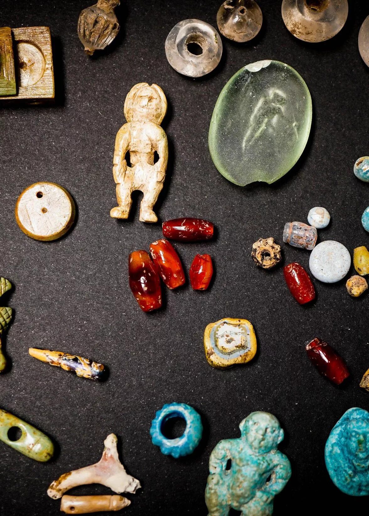 Раскопки эстетика. Древний мир артефакты. Сталкер тень чернобыля народная солянка 2016. Сталкер чистое небо артефакты. Археологический раскоп.