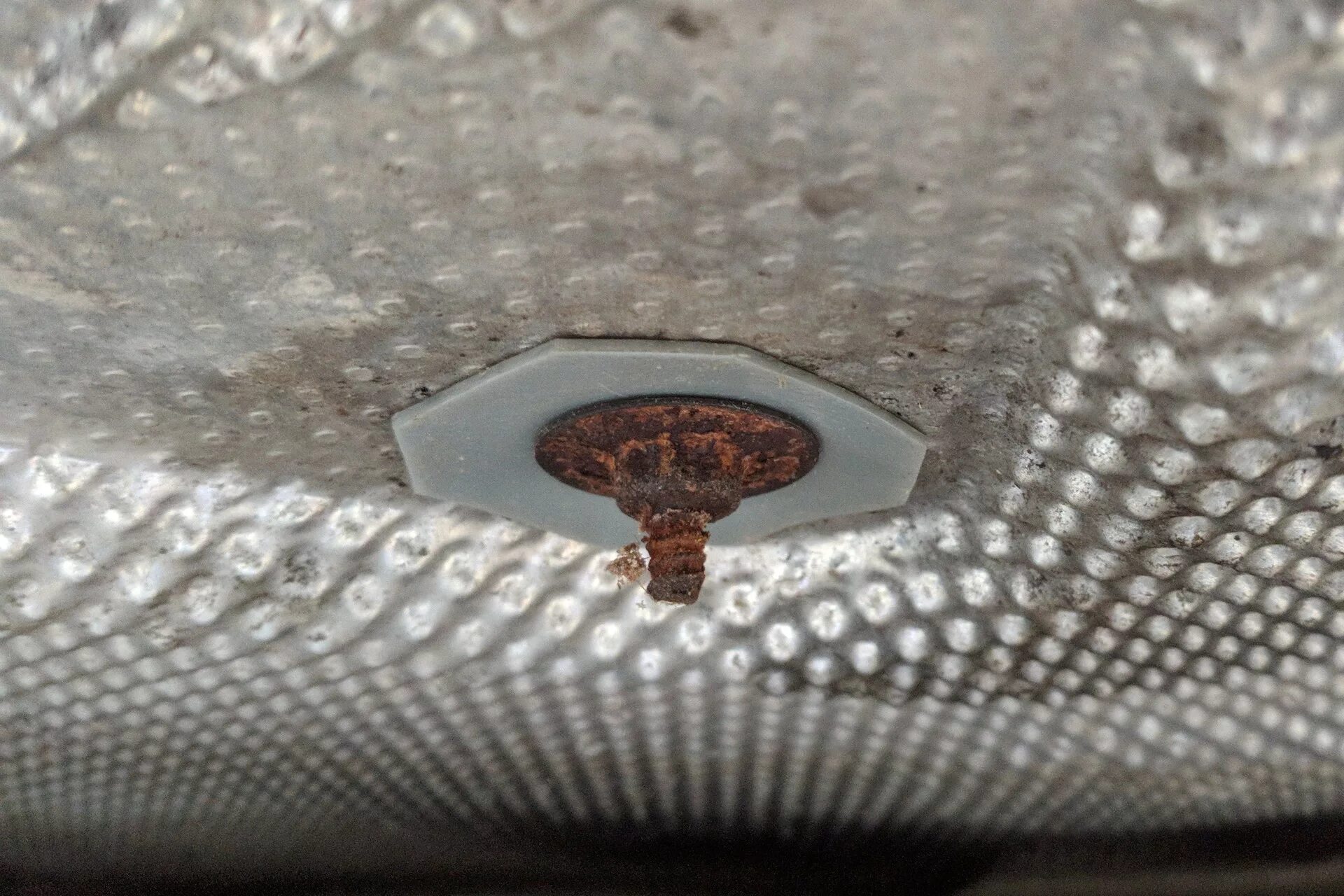 Термоэкран глушителя. Форд фокус 3 тепловой экран глушителя крепеж. термозащита глушителя форд фокус 2. мондео 4 теплозащита глушителя. шайба крепления термоэкрана глушителя.