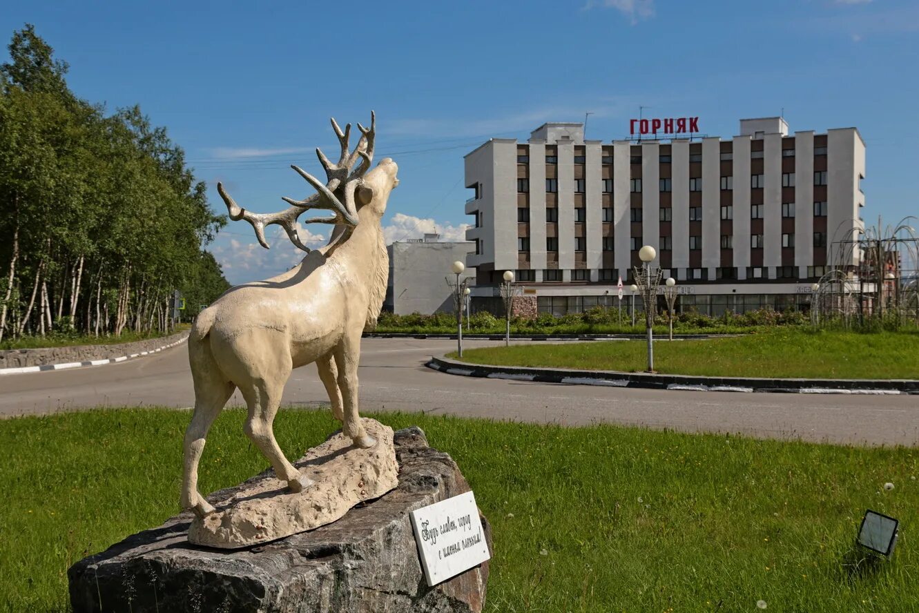 Олень Оленегорск. Оленегорск Мурманская область олень. Оленегорск памятник оленю. Оленегорск Республика Карелия. Оленегорск 6