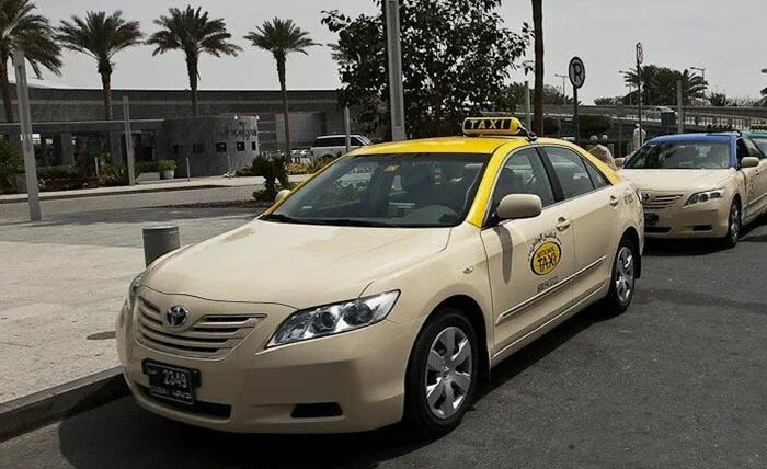 Такси в Дубае. Муниципальное такси Дубай. Дубаи машины такси. Такси в арабских Эмиратах. Таксисты дубай